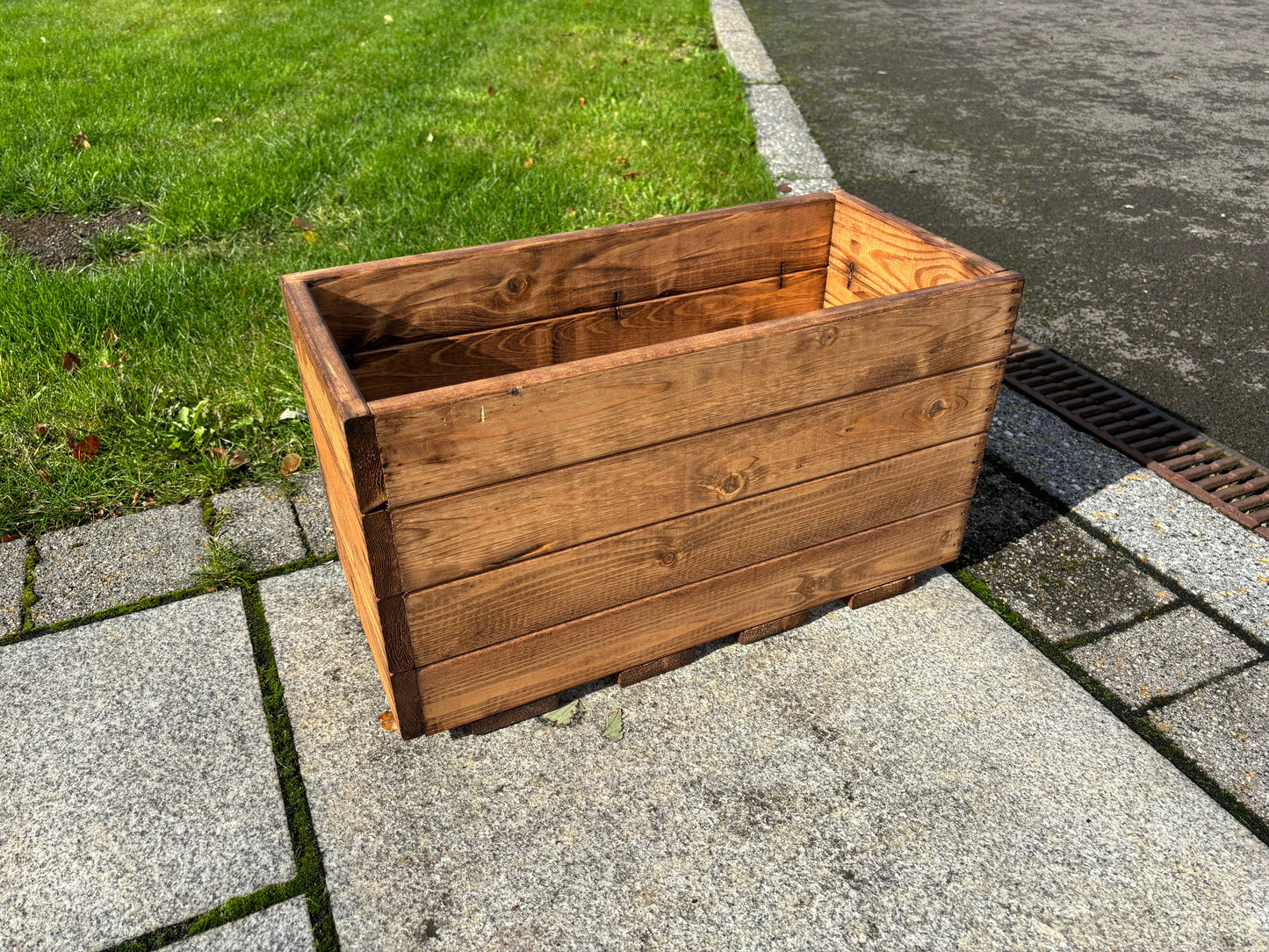 Elevate Your Garden with the HB104 Regular Berwick Trough