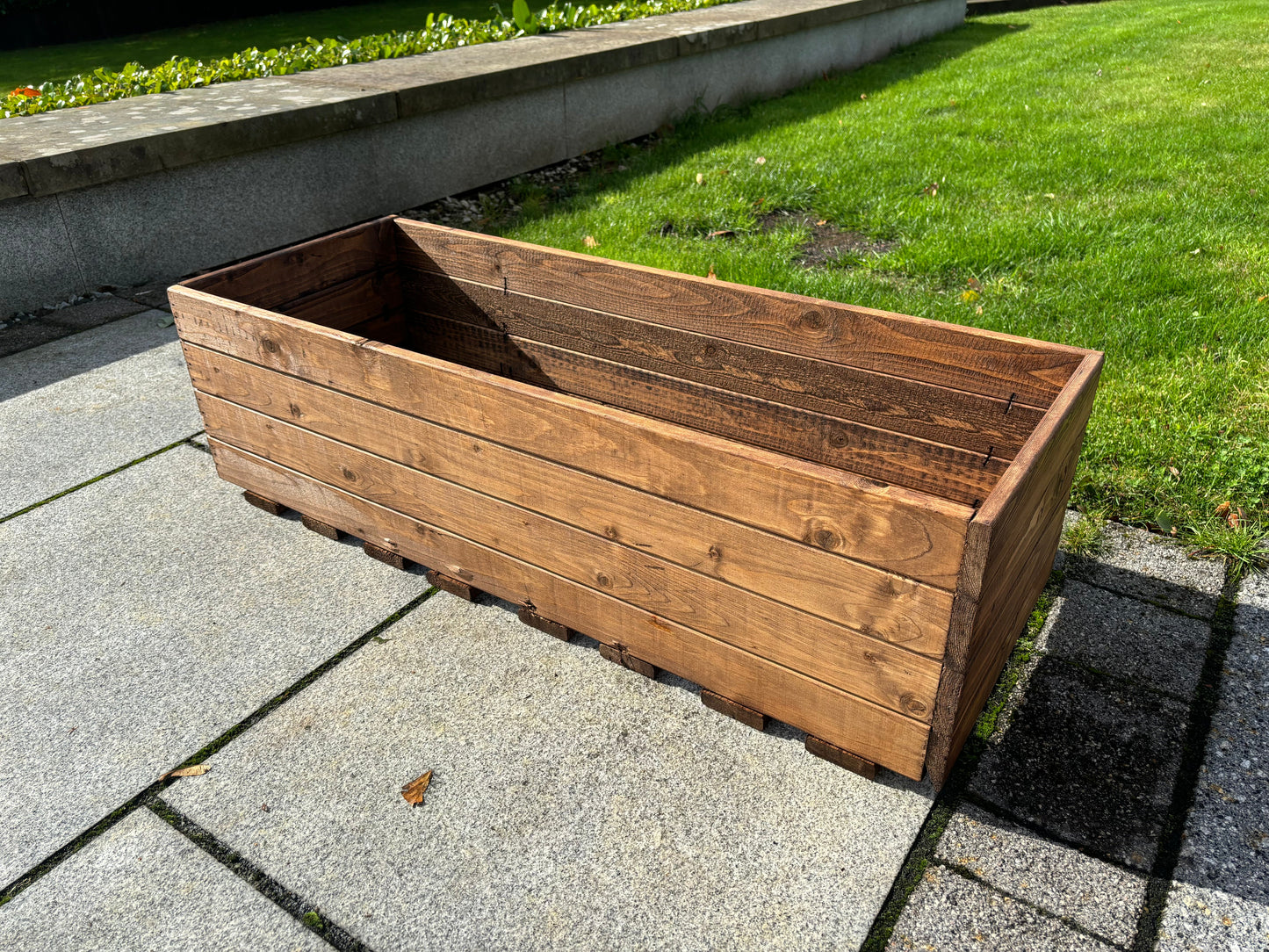 Transform Your Garden with the Extra Large Berwick Trough