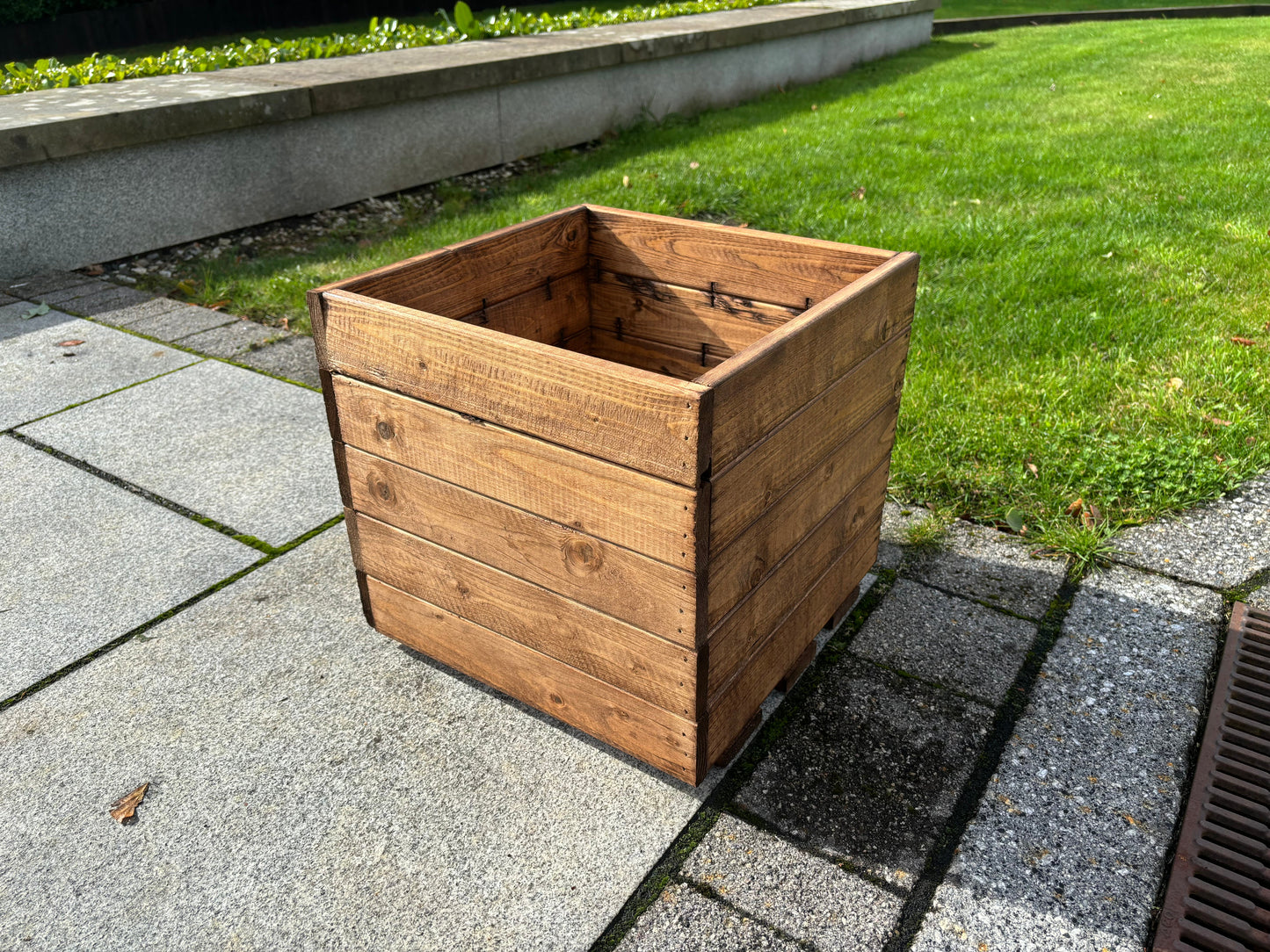 Transform Your Garden with the Stylish Large Berwick Planter