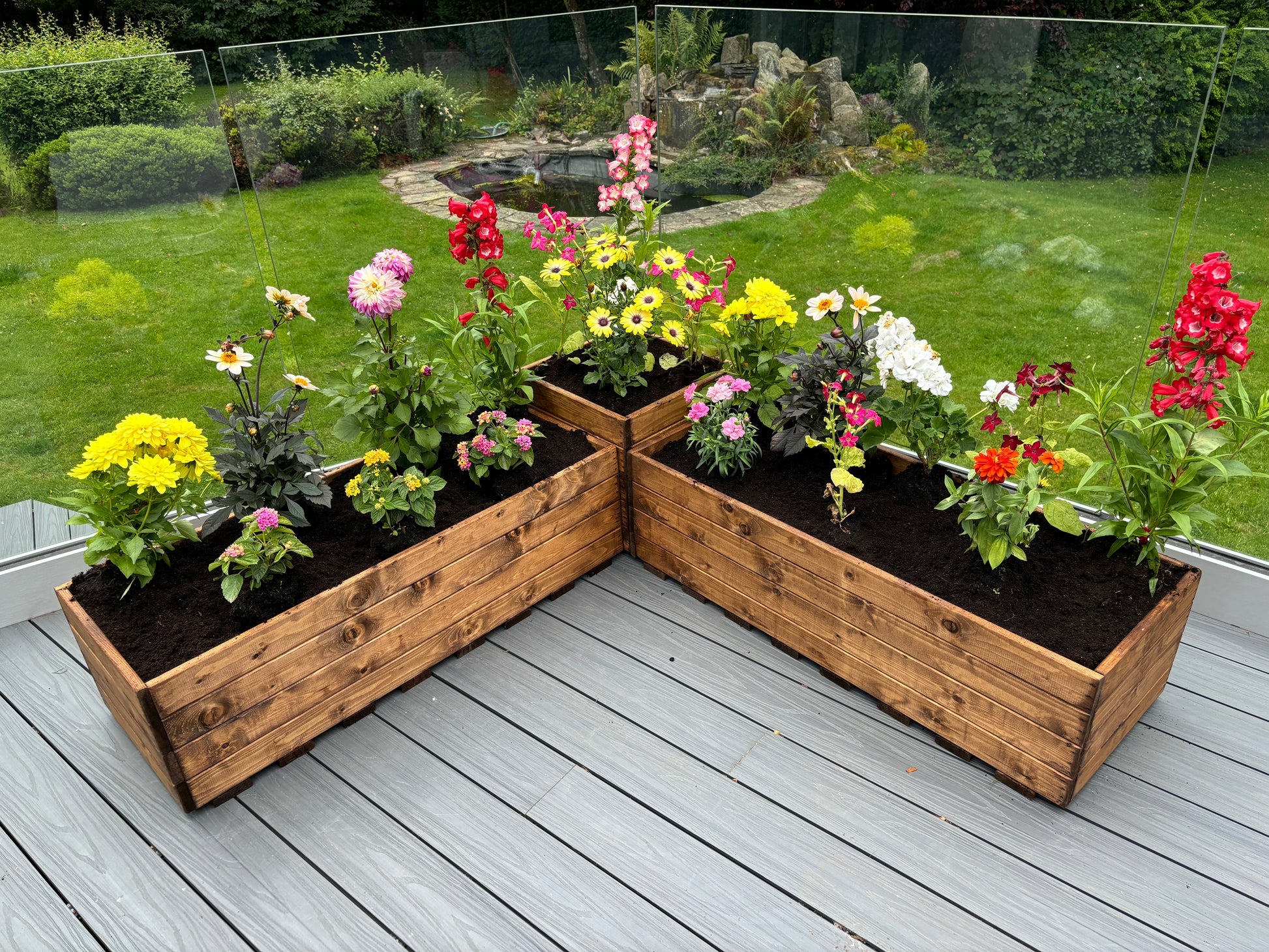 Transform Your Outdoors with the Berwick Corner Planter Set